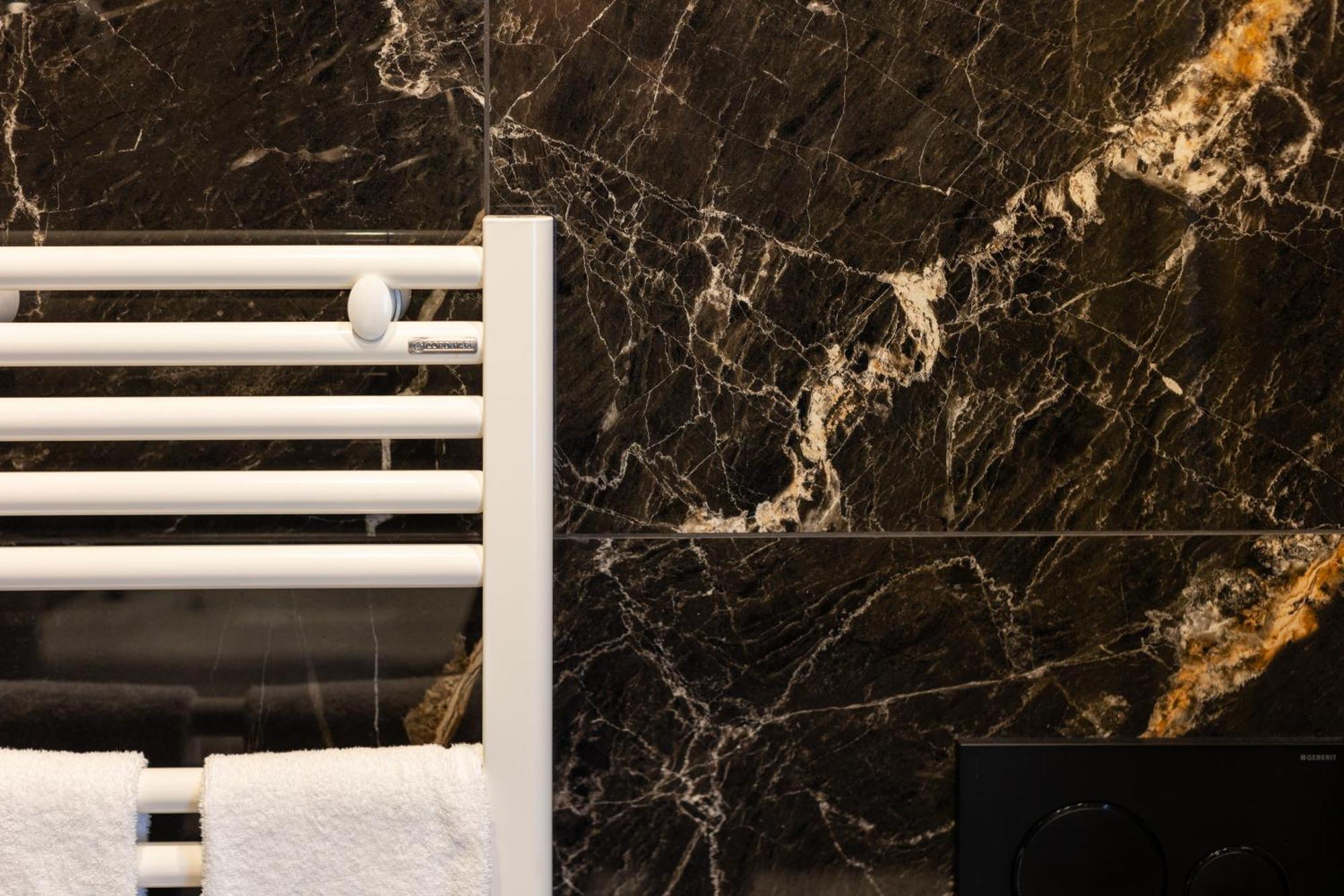 Mavi Luxury Suites โรม ภายนอก รูปภาพ